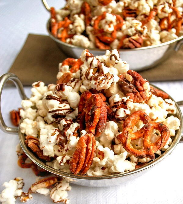 Striped Chocolate Popcorn Striped Chocolate Popcorn