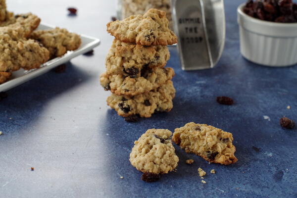 Easy Oatmeal Raisin Cookies Easy Oatmeal Raisin Cookies
