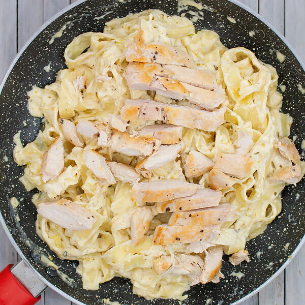  Chicken Alfredo Fettuccine