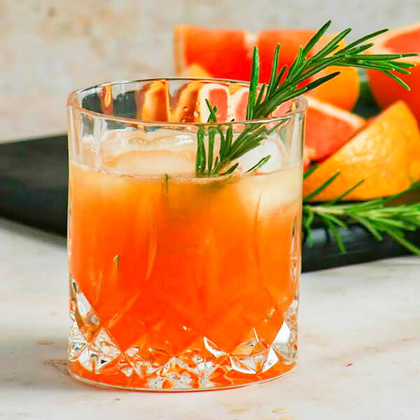 Grilled Grapefruit Greyhound Cocktail Grilled Grapefruit Greyhound Cocktail