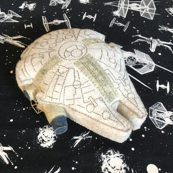 DIY Felt Star Wars Millenium Falcon Plush DIY Felt Star Wars Millenium Falcon Plush