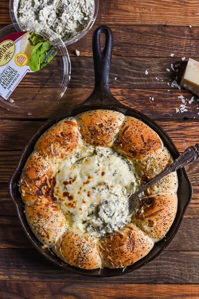 Skillet Bread and Spinach Artichoke Dip Skilled Bread and Spinach Artichoke Dip