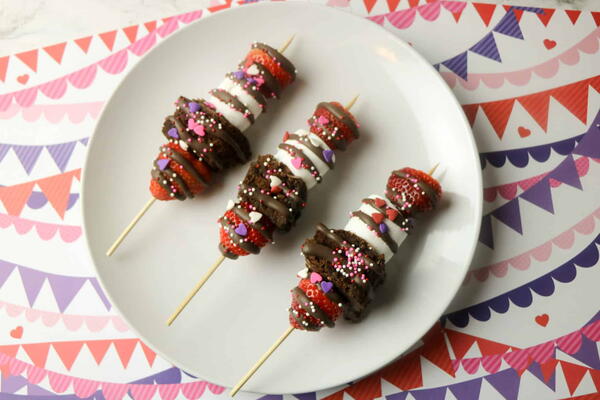 The Easiest Strawberry Brownie Kebabs The Easiest Strawberry Brownie Kebabs