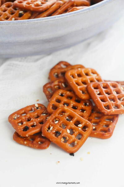 Everything Bagel Pretzels Everything Bagel Pretzels