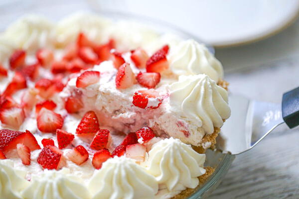 No Bake Strawberry Cheesecake Cream Pie No Bake Strawberry Cheesecake Cream Pie