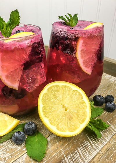 Super Refreshing Sparkly Blueberry Maple Lemonade Super Refreshing Sparkly Blueberry Maple Lemonade