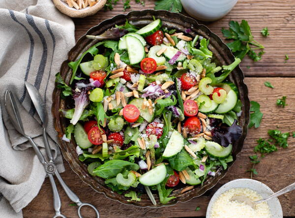Green Salad With Red Wine Vinaigrette Green Salad With Red Wine Vinaigrette