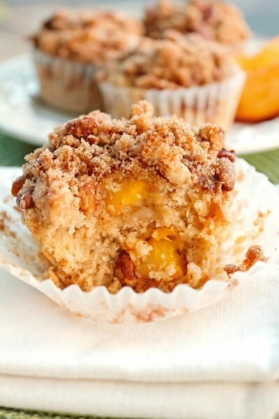 Peach Muffins With Crumb Topping Peach Muffins With Crumb Topping