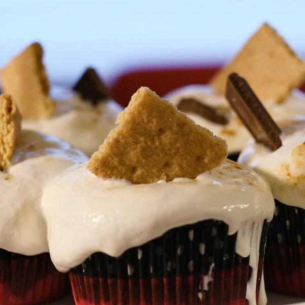 Ooey Gooey Smores Cupcakes Ooey Gooey S’mores Cupcakes
