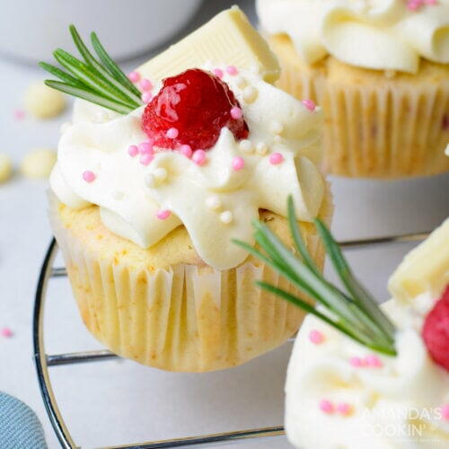 Raspberry White Chocolate Cupcakes Raspberry White Chocolate Cupcakes