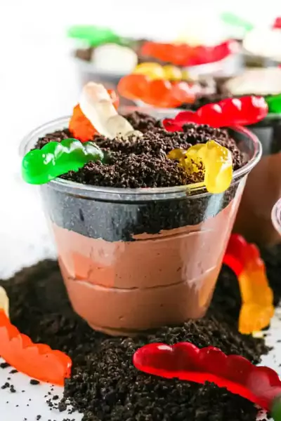 Easy Chocolate Dirt Pie Cups with Variations Easy Chocolate Dirt Pie Cups (with Variations!)