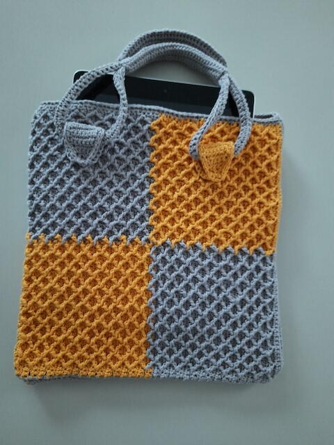 Two Coloured I-pad Case Crocheted In The Diamond Stitch Two Coloured I-pad Case Crocheted In The Diamond Stitch