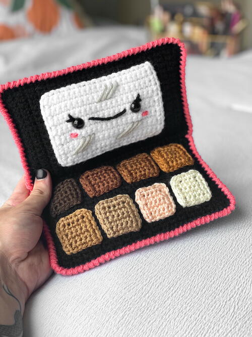 Crochet Mindful Makeup Palette Pattern Crochet Mindful Makeup Palette Pattern