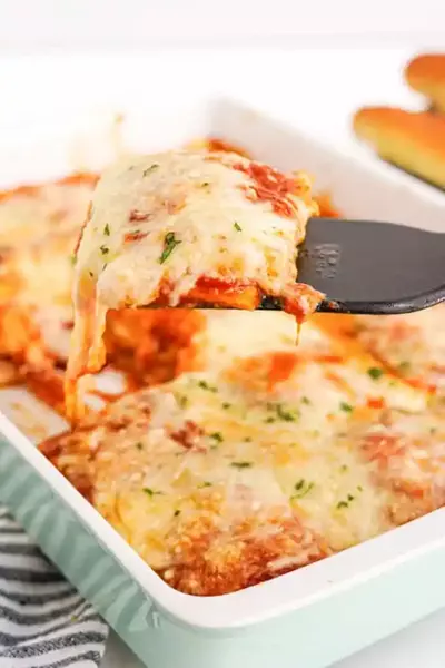 Easy Cheesy Baked Ravioli four Ingredients Easy Cheesy Baked Ravioli (four Ingredients!)