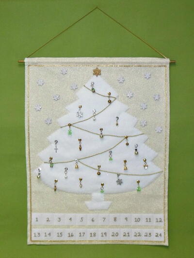 Easy Felt Christmas Tree Advent Calendar