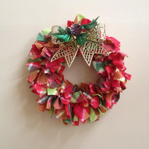 Easy, DIY Fleece Wreath For Under $5