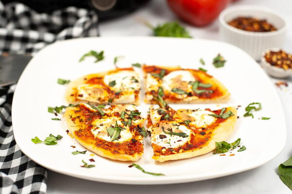 Air Fryer Margherita Pizza Air Fryer Margherita Pizza