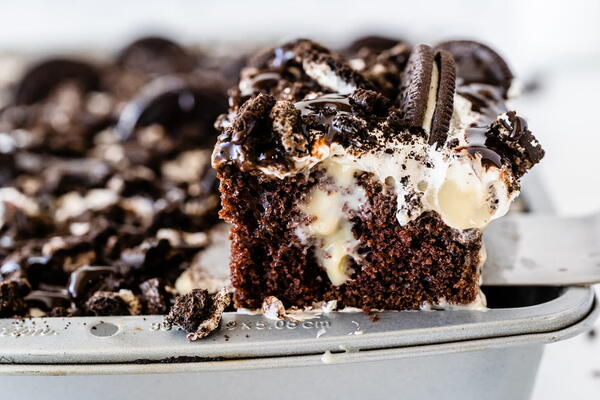 How To Make Our All-time Favorite Oreo Poke Cake How To Make Our All-time Favorite Oreo Poke Cake