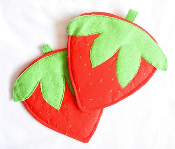 Strawberry DIY Pot Holder Strawberry DIY Pot Holder