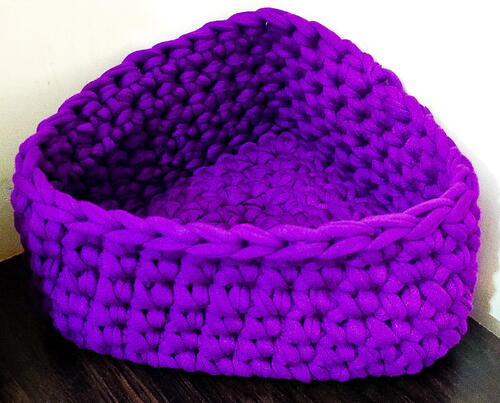 Crochet Triangle Corner Basket Crochet Triangle Corner Basket