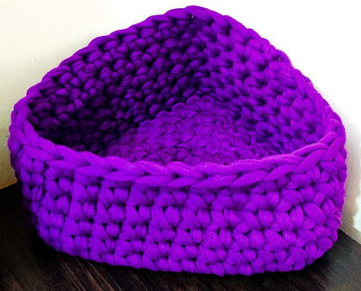 Crochet Triangle Corner Basket