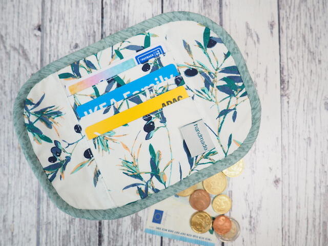 Beginner Sewing Techniques - How To Make A Very Easy Credit Card Panel Beginner Sewing Techniques - How To Make A Very Easy Credit Card Panel.