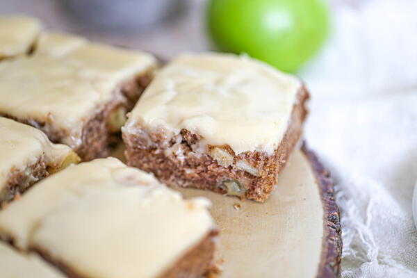 Salted Caramel Apple Spice Snack Cake Salted Caramel Apple Spice Snack Cake