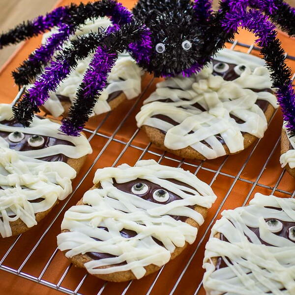 Easy Mummy Halloween Cookies Easy Mummy Halloween Cookies