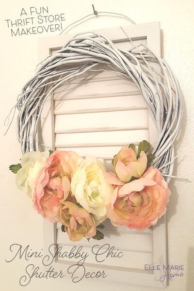 Mini Shutter With Wreath Accent