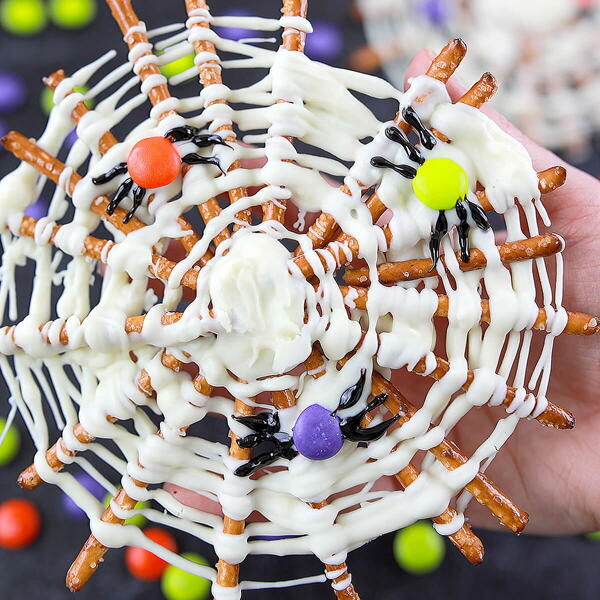 Chocolate Pretzel Spiderwebs Chocolate Pretzel Spiderwebs