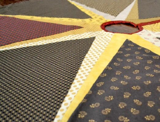 Vintage DIY Christmas Tree Skirt Vintage DIY Christmas Tree Skirt