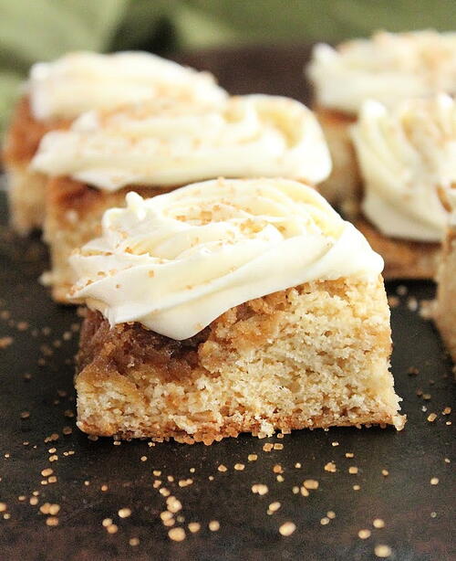 Cinnamon Roll Blondies Cinnamon Roll Blondies