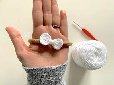 Easiest Little Crochet Bow