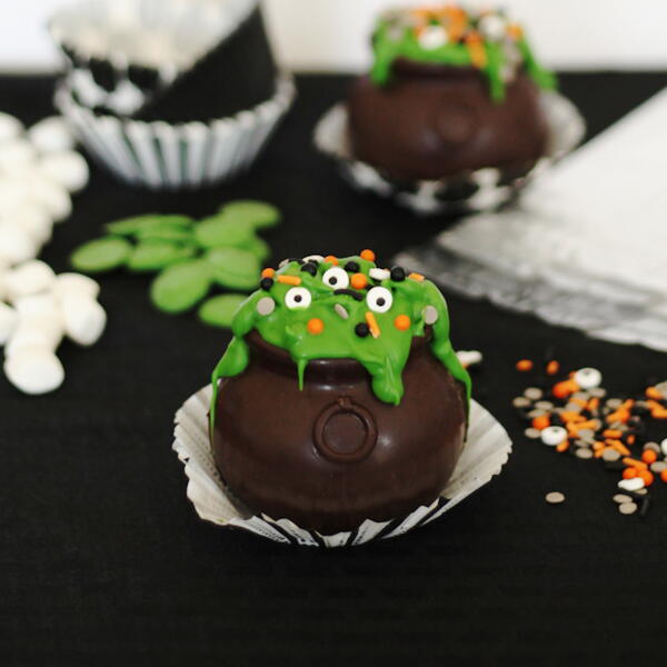 Halloween Hot Cocoa Bombs Halloween Hot Cocoa Bombs