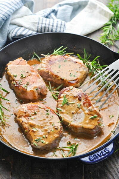 5-Ingredient Pork Chops with Apple Cider Gravy 5-Ingredient Pork Chops with Apple Cider Gravy