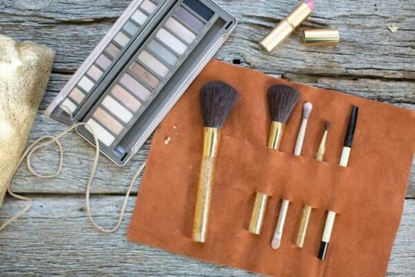 Easier DIY Makeup Pouch Easier DIY Makeup Pouch