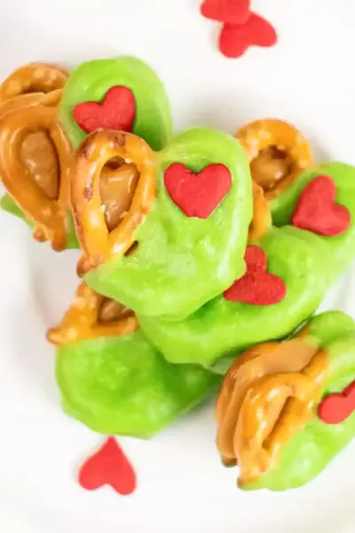 Christmas Pretzel Bites grinch Style Christmas Pretzel Bites (grinch Style!)