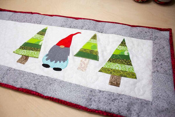 Easy Sew Christmas Table Runner Easy Sew Christmas Table Runner