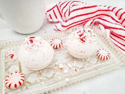 Peppermint Hot Chocolate Bombs