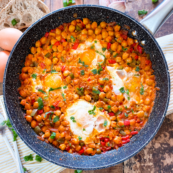 Spanish Garbanzo Beans With Eggs Easy One-pan Breakfast Recipe Spanish Garbanzo Beans With Eggs | Easy One-pan Breakfast Recipe