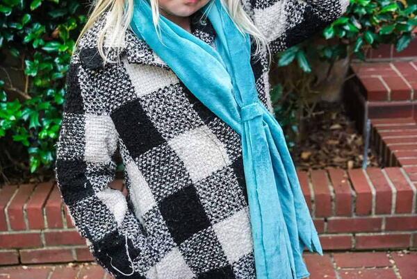 Simple No-sew Fleece Scarf Simple No-sew Fleece Scarf