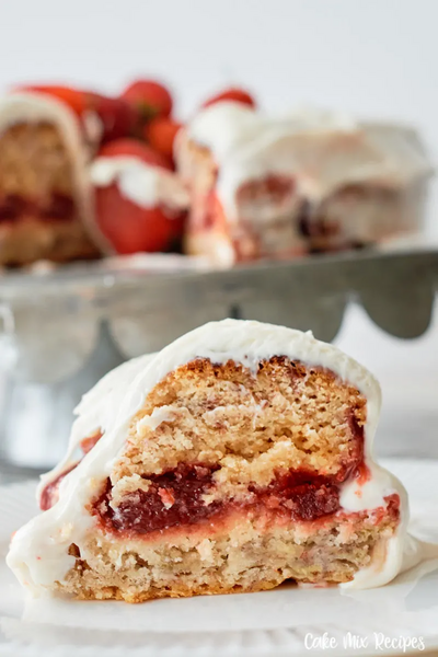 Easy Vanilla Cake With Strawberry Filling Easy Vanilla Cake With Strawberry Filling