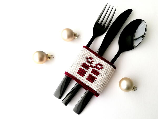 Cutlery Holder With Present Cutlery Holder With Present