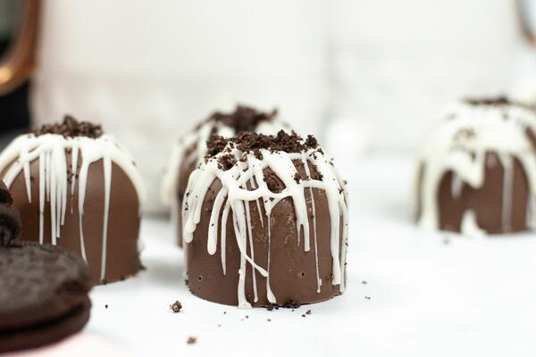 Cookies And Cream Hot Cocoa Bombs Cookies And Cream Hot Cocoa Bombs