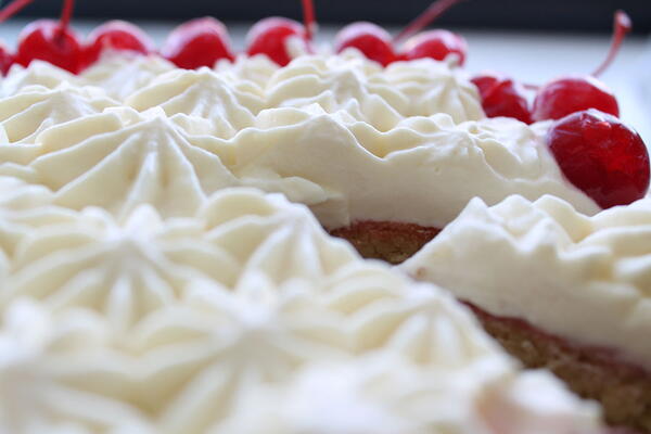 3 Ingredient Whipped Cream Frosting stabilized No Gelatin 3 Ingredient Whipped Cream Frosting (stabilized, No Gelatin)