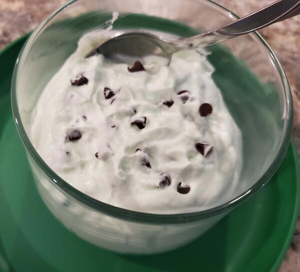 Easy Mint Chocolate Chip Mousse Easy Mint Chocolate Chip Mousse