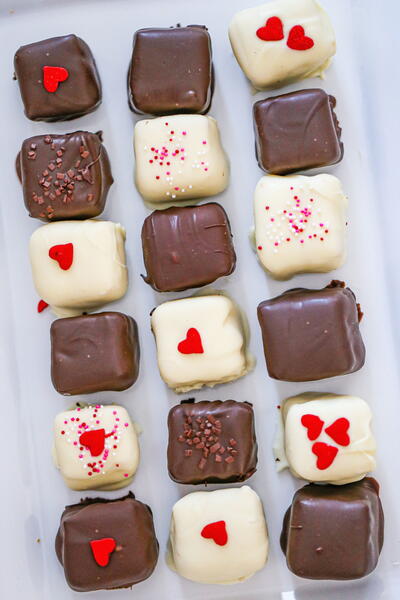 Chocolate Covered Strawberry Cheesecake Bites Chocolate Covered Strawberry Cheesecake Bites