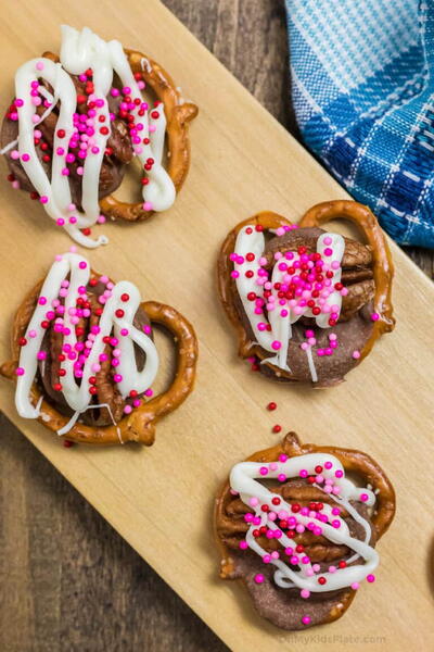 Easy Pretzel Turtles 3 Ingredients Easy Pretzel Turtles (3 Ingredients!)