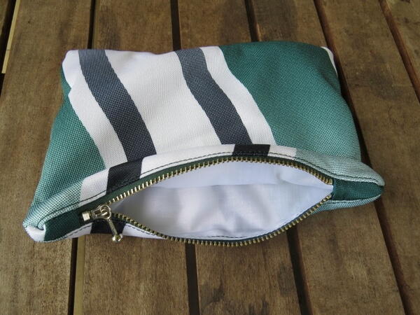 T-Shirt Reconstruction Pouch T-Shirt Reconstruction Pouch