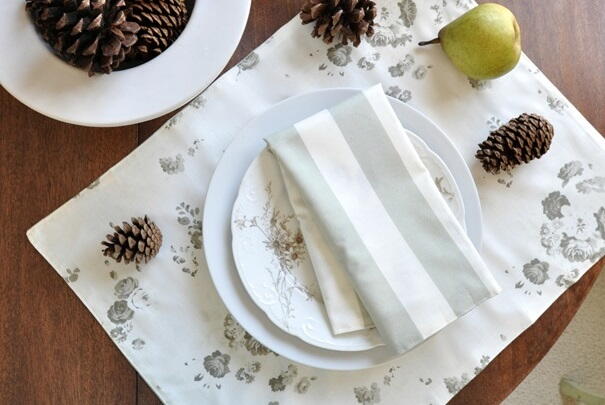 Reversible Cloth Place Mats and Napkins Reversible Cloth Place Mats and Napkins